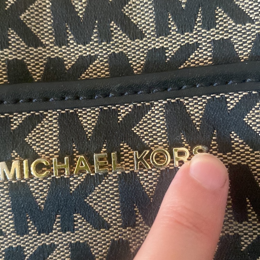 Michael Kors Bedford Small North South Crossbody beige/black signature jacquard. - Picture 2 of 10